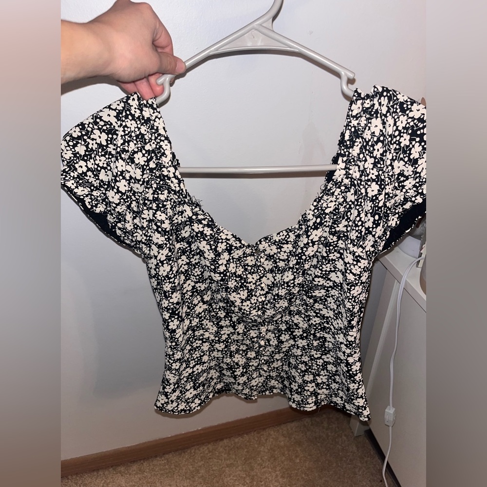 Heart-loom floral black and white blouse